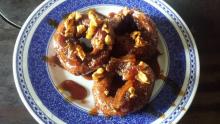 ROSQUILLAS CON NUECES CARAMELIZADAS Y NARANJA CONFITADA .