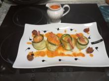 Rollitos de calabacín rellenos con lenguado y langostino  con salsa de whisky y pimientos del piquillo con reducción de Pedro Ximénez