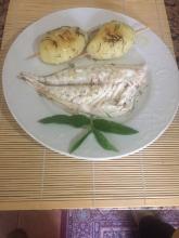 DORADA AL HORNO CON SALVIA Y PATATAS AL VAPOR CON ROMERO